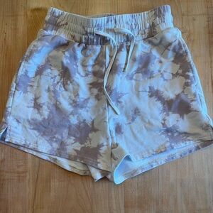 Varley glade tie dye shorts size small mauve